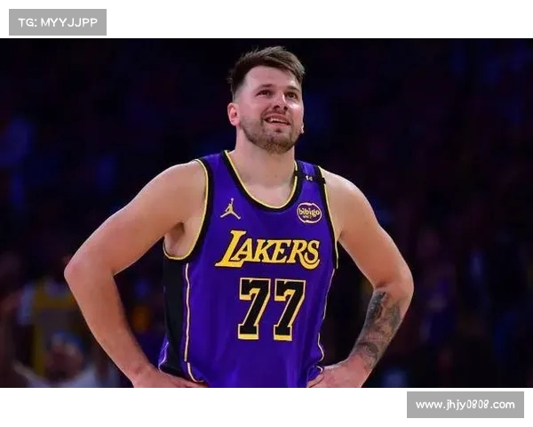 波津:东契奇是NBA最佳球员之一,G展现更强反弹(东契奇与波尔津吉斯) 波津:东契奇是NBA最佳球员之一,G展现更强反弹(东契奇与波尔津吉斯)